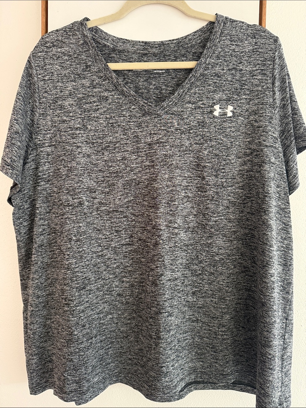 Under Armour Women's Black & Gray Heather V-Neck Performance Tee